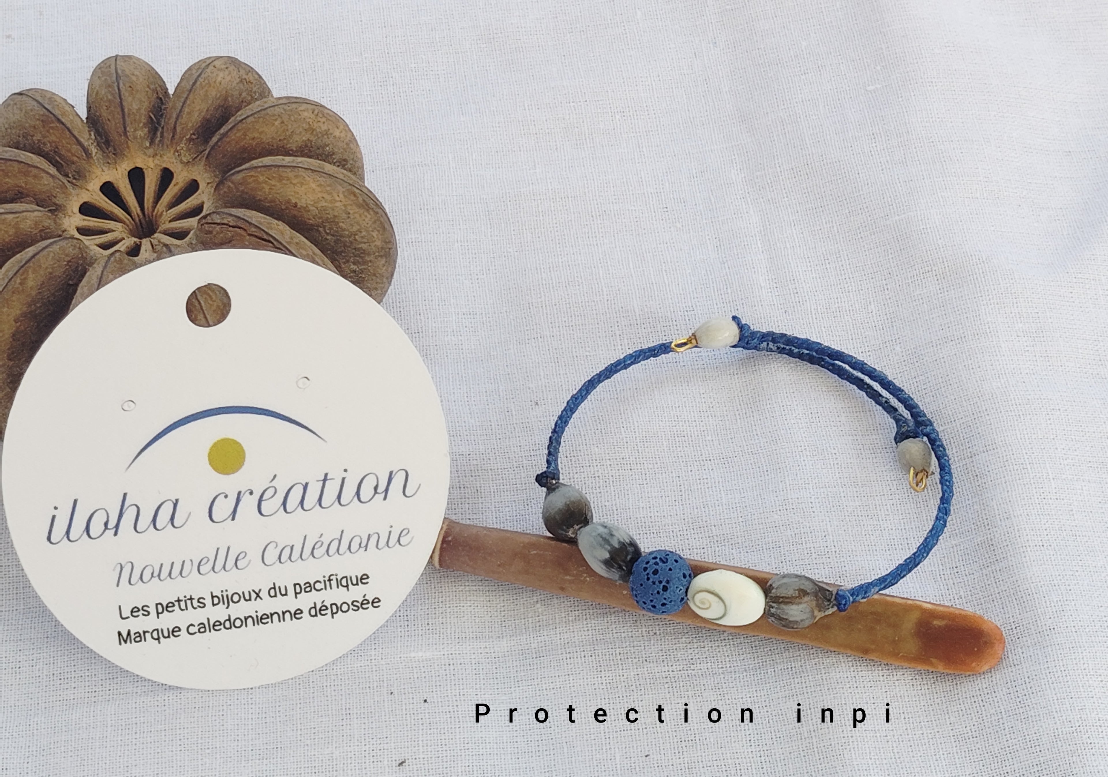 Bracelet spiral artisanal POE 3 avec pierre volcanique bleue