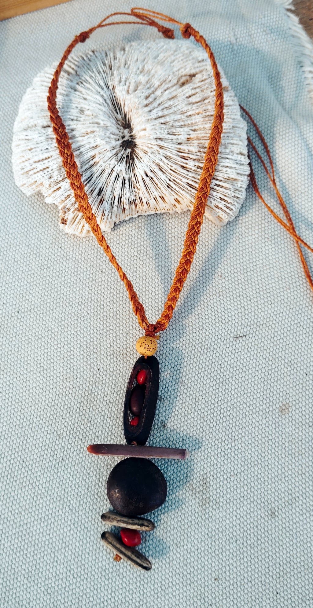 Collier FAÎTIÈRE 4 avec graine de Wawa tranché