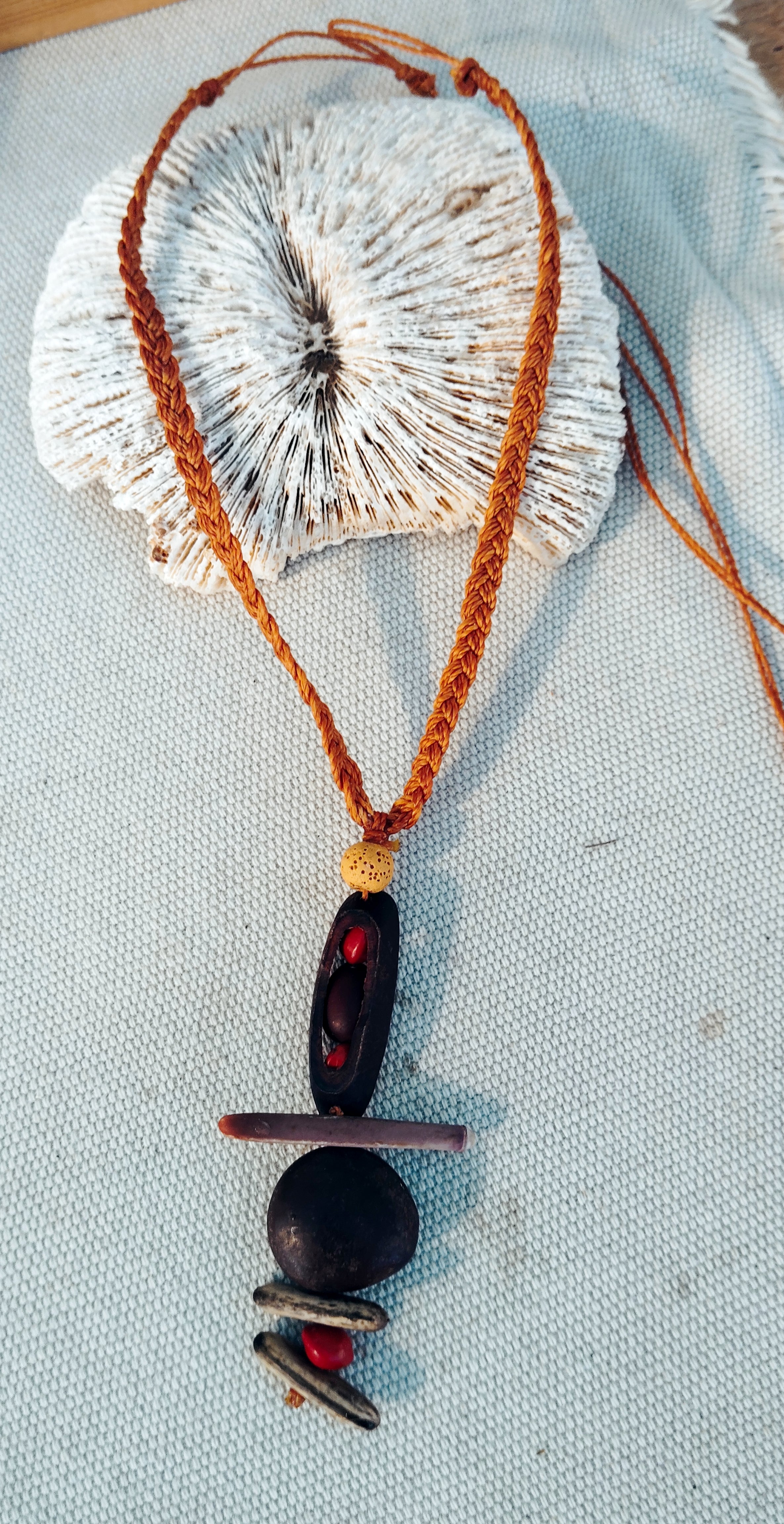 Collier FAÎTIÈRE 4 avec graine de Wawa tranché