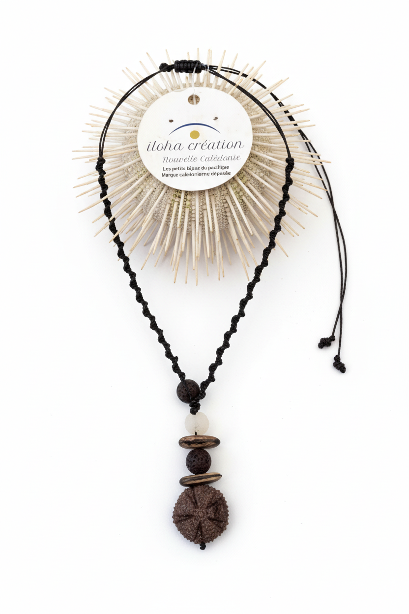 Collier YATE 5 pierre volcanique marron & empreinte d'oursin crayon avec sable de Nouvelle Calédonie