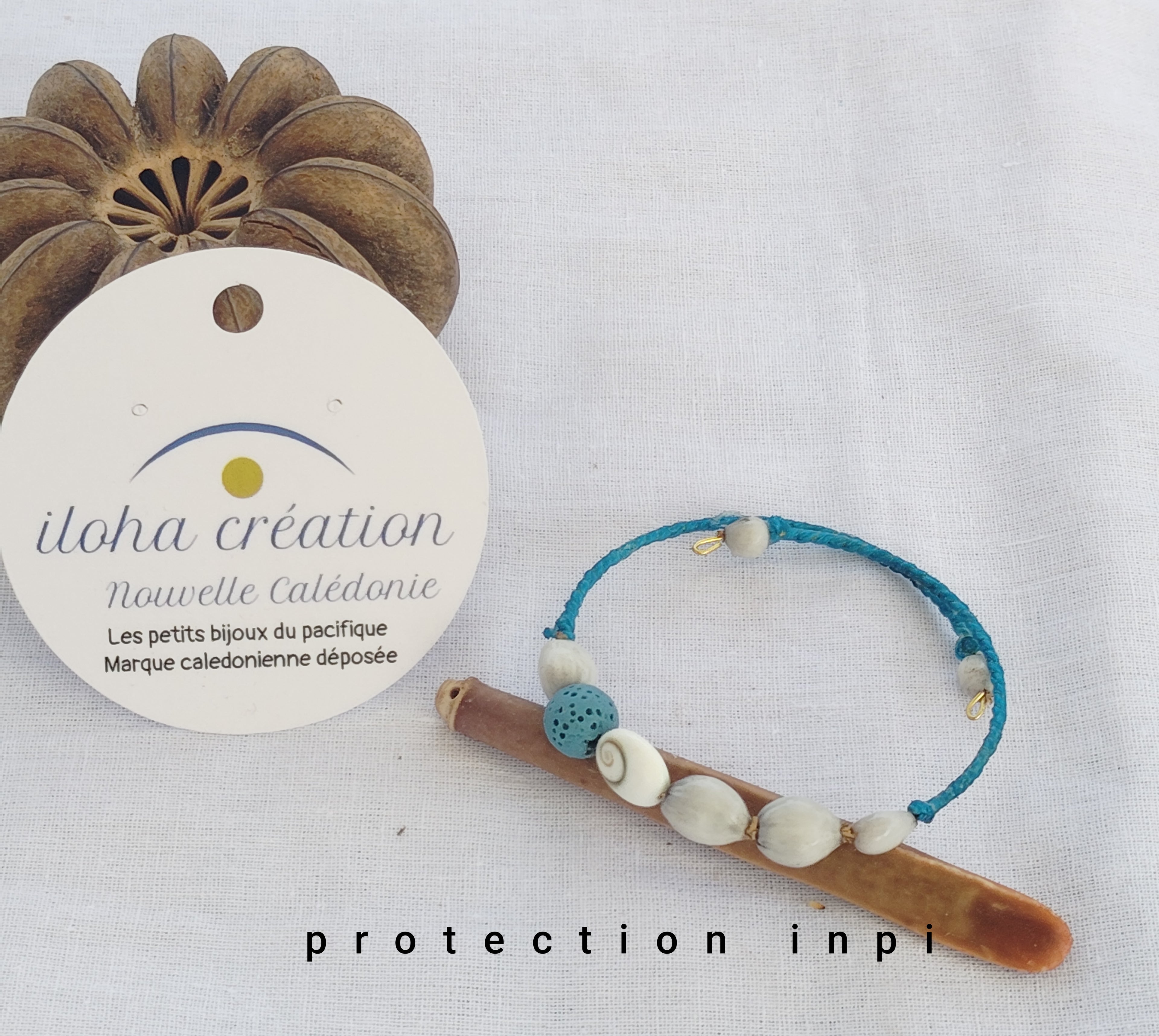 Bracelet artisanal spiral POE 1 avec pierre volcanique turquoise