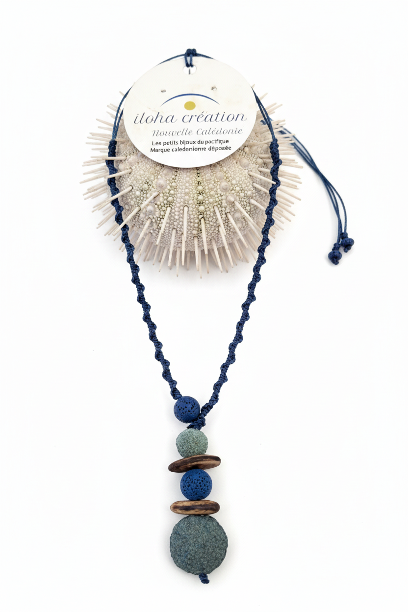 Collier YATE 7 pierre volcanique bleu & empreinte d'oursin crayon avec sable de Nouvelle Calédonie