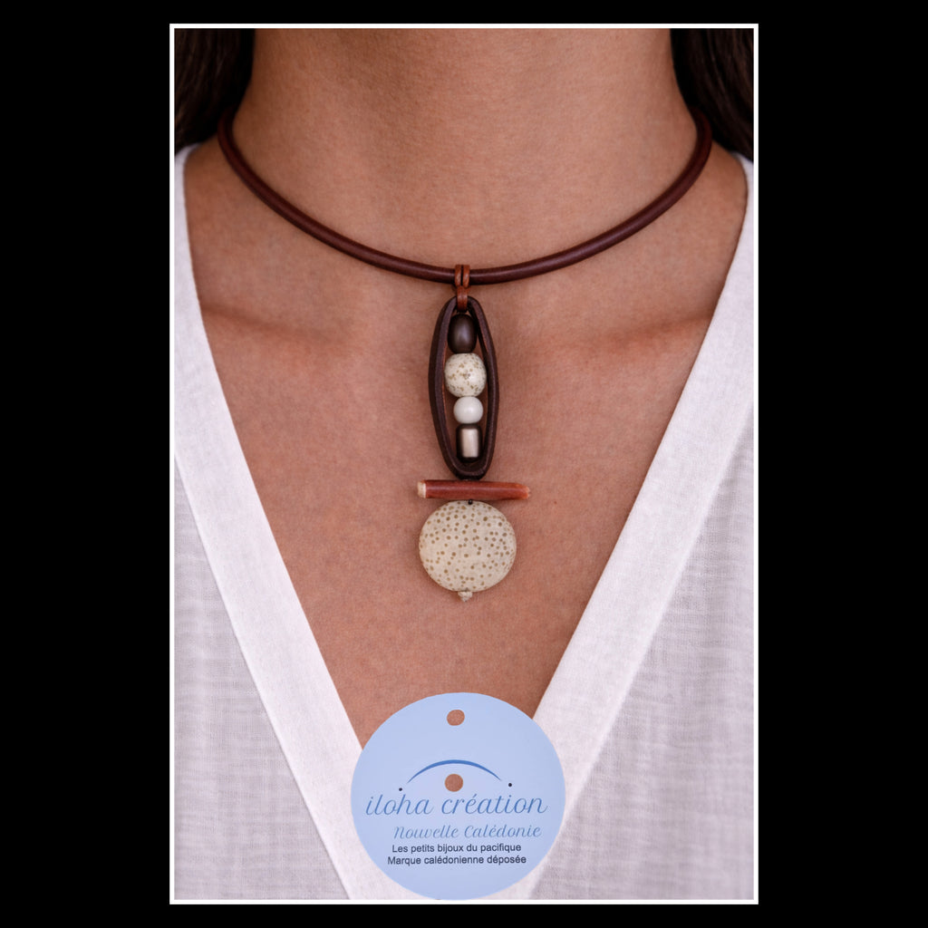 Collier FAÎTIÈRE 1 avec graine de Wawa tranché