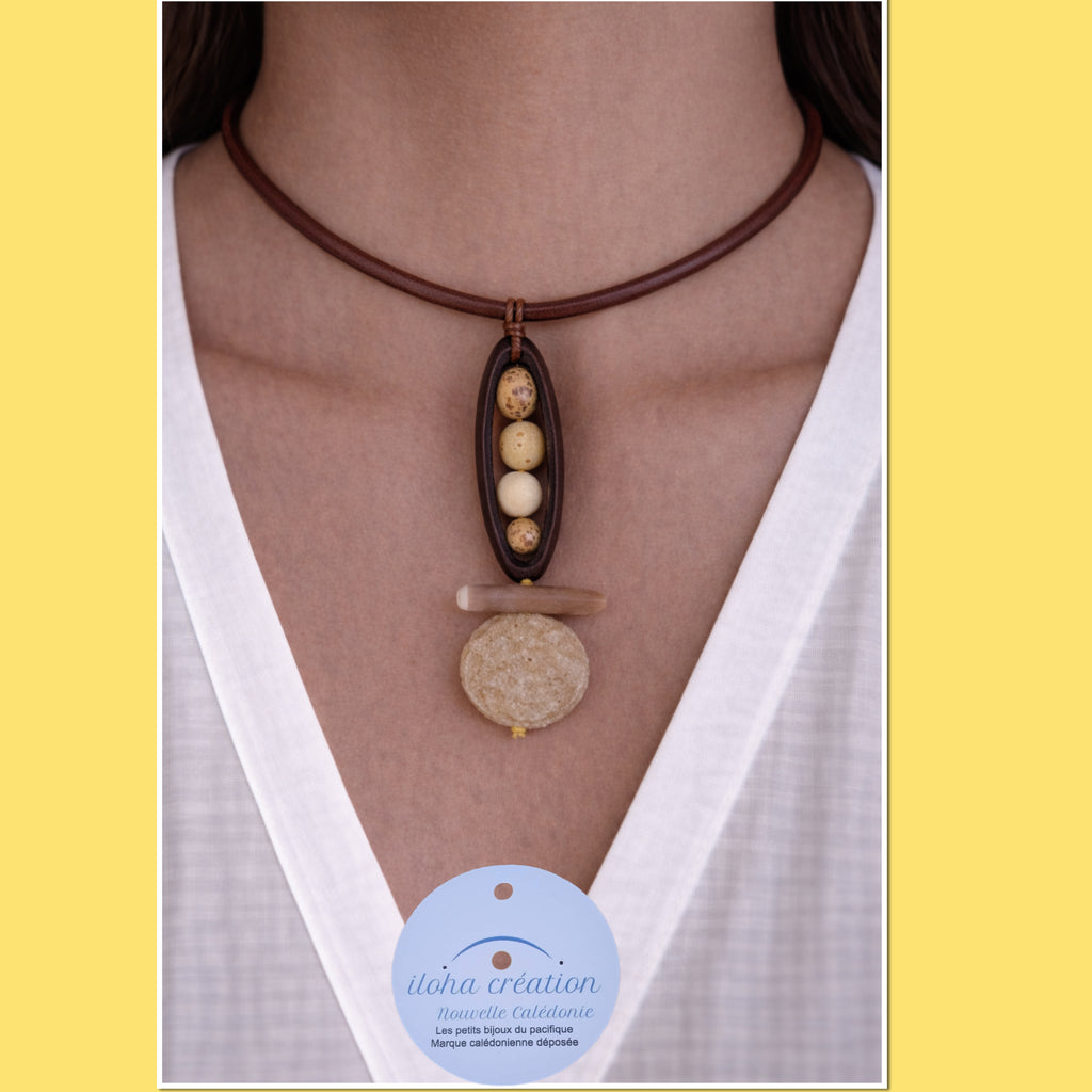 Collier FAÎTIÈRE 7 avec graine de Wawa tranché