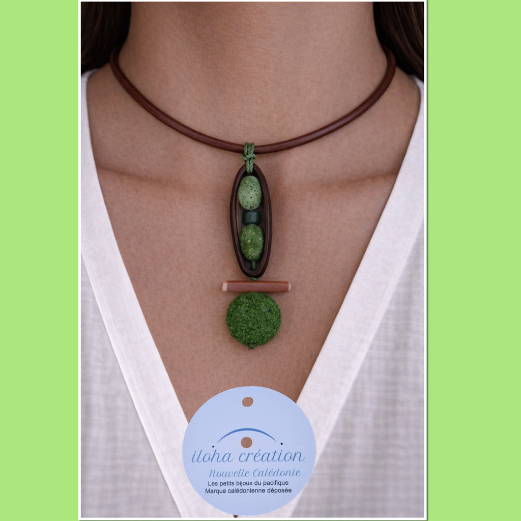 Collier FAÎTIÈRE 9 avec graine de Wawa tranché