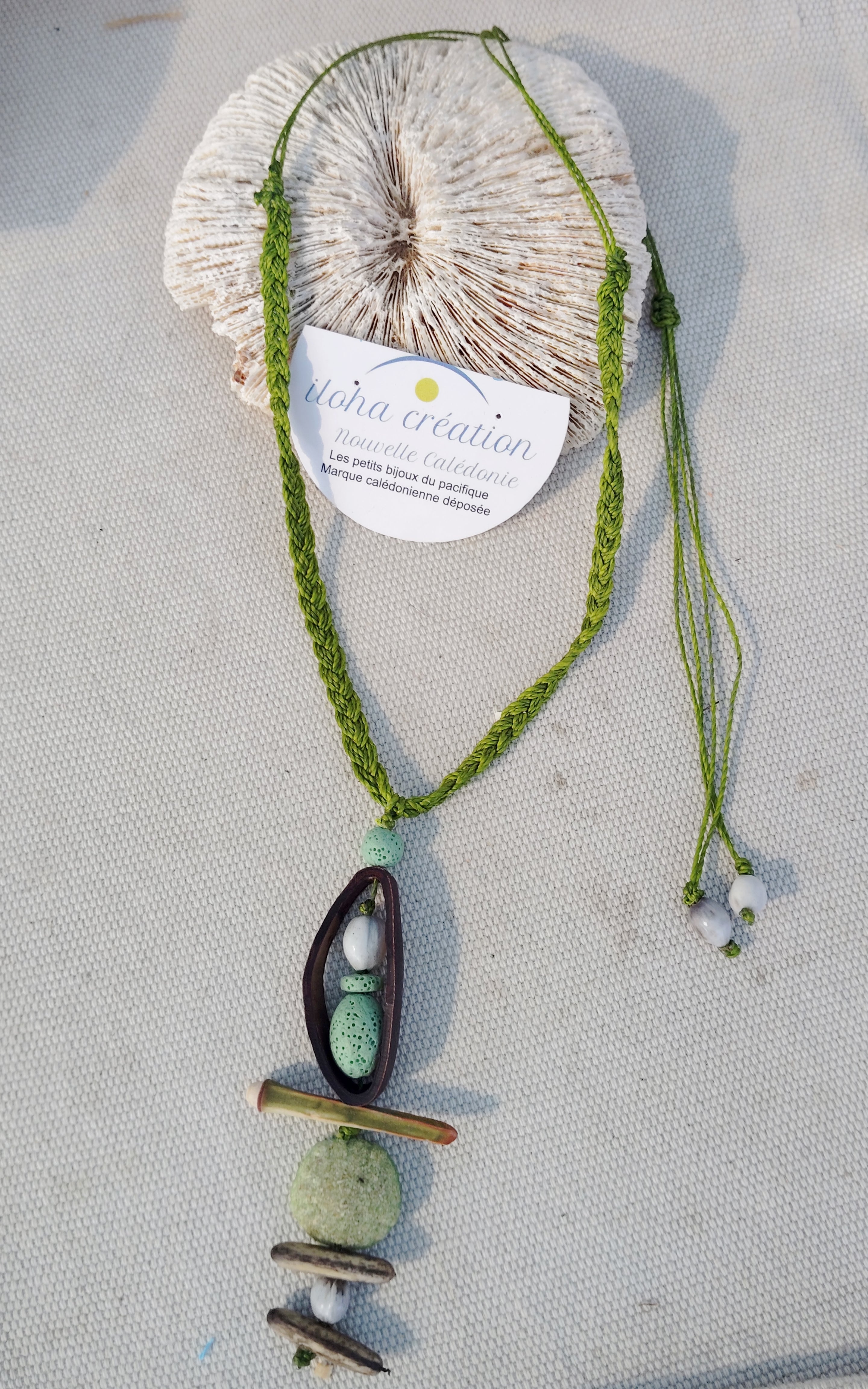 Collier FAÎTIÈRE 3 avec graine de Wawa tranché
