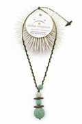 Collier YATE 8 Pierre volcanique verte & empreinte d'oursin crayon avec sable de Nouvelle Calédonie